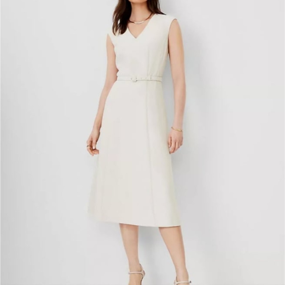Elegant V-Neck Midi Dress – Size 16 – New Without Tags – Belted, Lined
